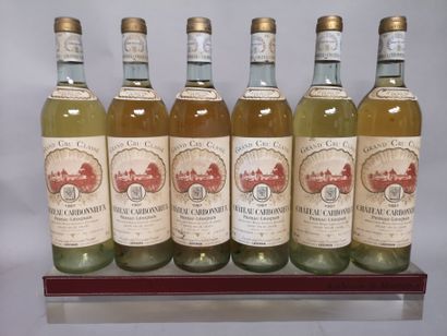 null 6 bouteilles Château CARBONNIEUX - Grand Cru de Graves 1987 

Etiquettes légèrement...