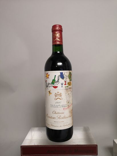 null 1 bottle Château MOUTON ROTHSCHILD - 1er GCC Pauillac 1997 

Label slightly...