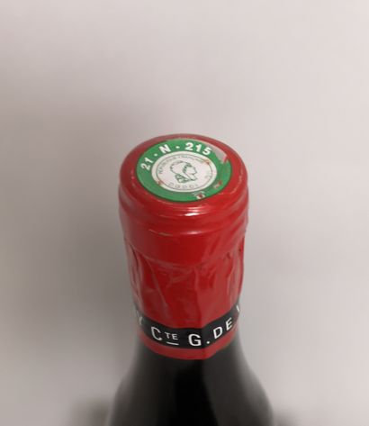 null 1 bottle MUSIGNY Grand Cru "Vieilles Vignes" - Comte de VOGUE 2003 

Stained...