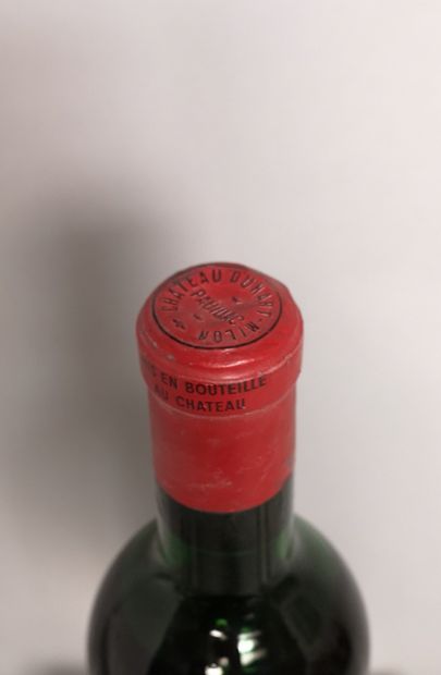 null 1 bouteille Château DUHART MILON - 4e Gcc Pauillac 1967 

Etiquette légèremnet...