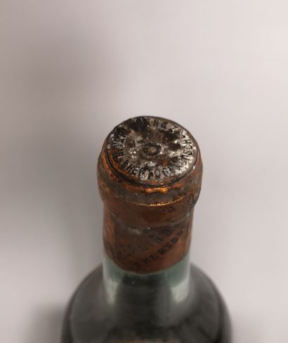 null 1 bottle SAUTERNES "Vin de Tête" (G. Verliden & Zoon) 1929 

Stained and damaged...