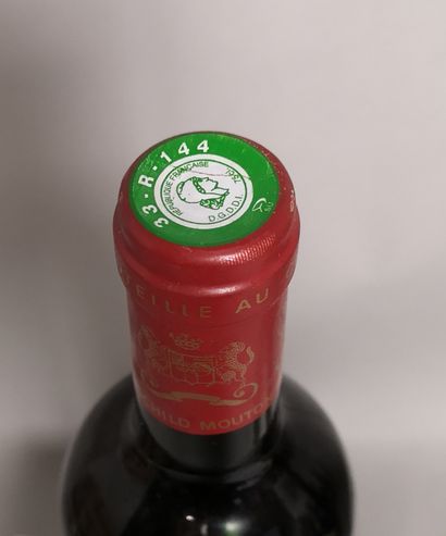 null 1 bouteille Château MOUTON ROTHSCHILD - 1er GCC Pauillac 1997 

Etiquette légèrement...
