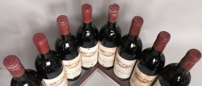 null 8 bottles Château de ROCHEMORIN - Graves 1982 

Labels slightly stained and...