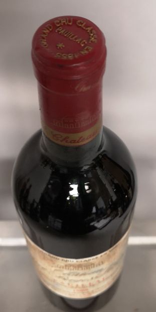 null 1 bouteille Château HAUT BAGES LIBERAL - 5e GCC Pauillac 1988 

Etiquette tachée....