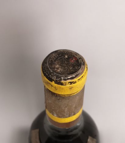 null 1 bottle Château D'YQUEM - 1er Gcc Sauternes 1962 

Label slightly stained....