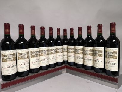 null 12 bottles Château LA LOUVIERE - Grand Cru de Graves 1996 In wooden case.