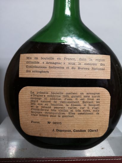 null 1 bouteille 70cl ARMAGNAC du Collectionneur - J. DUPEYRON 1935 

Niveau mi ...
