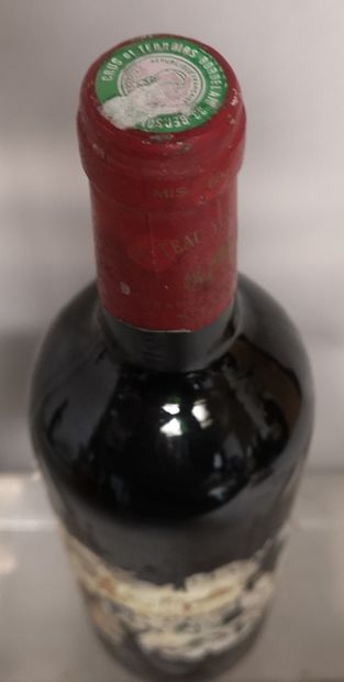 null 1 bouteille Château YON FIGEAC - Grand Cru de Saint Emilion 1995 

Etiquette...