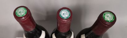 null 3 bouteilles BOURGOGNE - GROS frére et soeur 2 de 1997 et 1 de 1998 

Etiquettes...