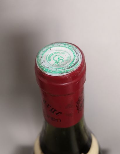 null 1 bouteille VOLNAY 1er cru "Clos des Chênes" - Michel LAFARGE 1977 

Etiquette...