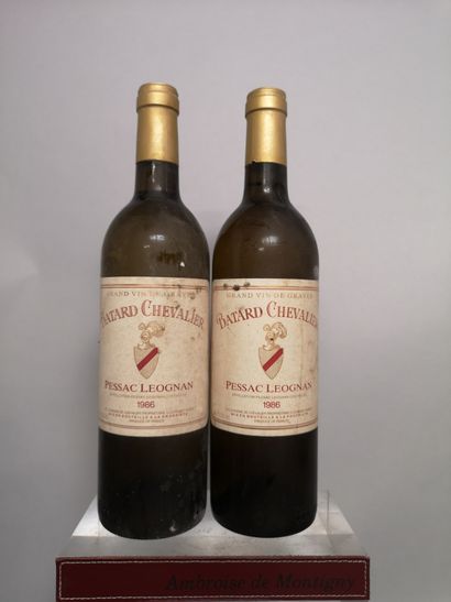 null 2 bottles BATARD CHEVALIER - White Graves from the Domaine de CHEVALIER Pessac...