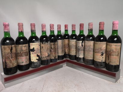 null 12 bottles Château LA PROVIDENCE - Grand cru Pomerol 1970 

Stained and damaged...