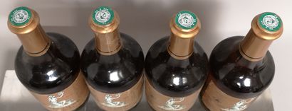  4 bouteilles ARBOIS VIN JAUNE - Henri Maire 1991 
Etiquettes légèrement tachées...