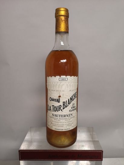 null 1 bouteille Château LA TOUR BLANCHE - 1er GCC Sauternes 1985 

Etiquette légèrement...