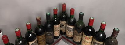 null 12 bouteilles BORDEAUX DIVERS Années 70 A VENDRE EN L'ETAT