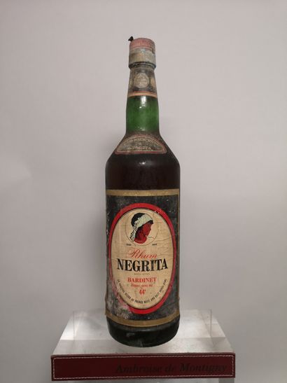 null 1 bouteilles 1l RHUM de la Martinique NEGRITA "Old Nick Rum" Années 60 - Bardinet...