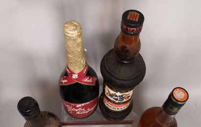 null 4 bouteilles ALCOOLS DIVERS 

1 CALVADOS Domfrontais - PACORY, 1 FLOC de Gascogne...