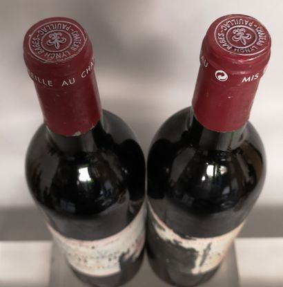 null 2 bottles Château LYNCH BAGES - 5th GCC Pauillac 1995 

Stained and damaged...