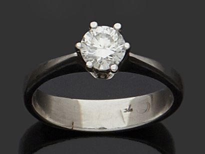 null * BAGUE en or gris 750 mm ornée d'un diamant brillanté monté en solitaire sur...