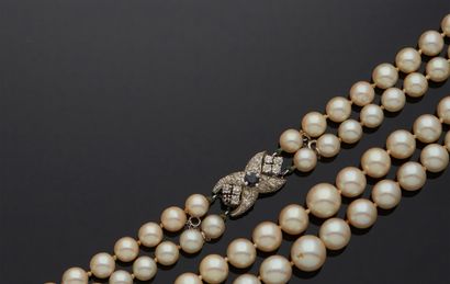 MAUBOUSSIN, Paris COLLIER de deux rangs de perles de culture (7-7,5 mm), fermoir...