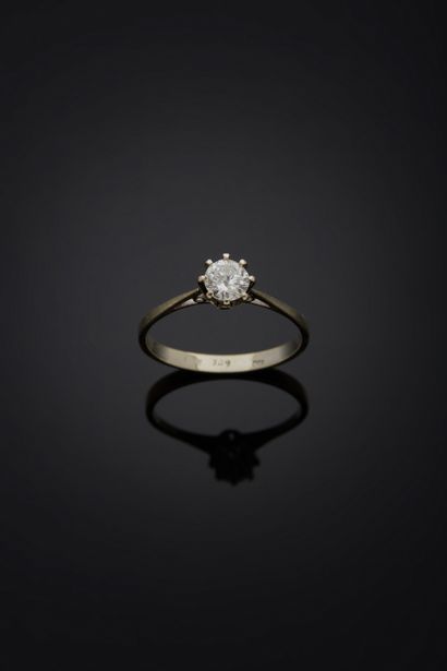 null BAGUE en or gris ornée d'un diamant de taille moderne monté en solitaire (important...