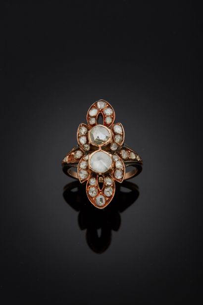 null Gold Indian ring 585 mm, the design set with rose-cut diamonds mounted on pebbles.
TDD...