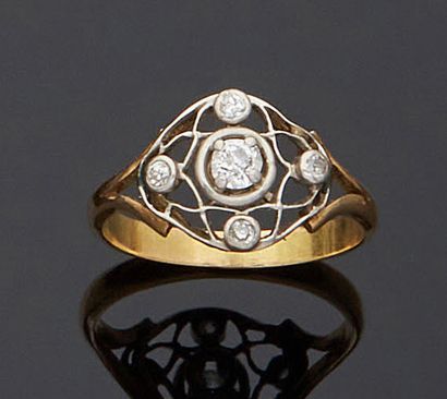 null Yellow gold 750 mm and platinum 850 mm pinky ring set with a filigree pattern...