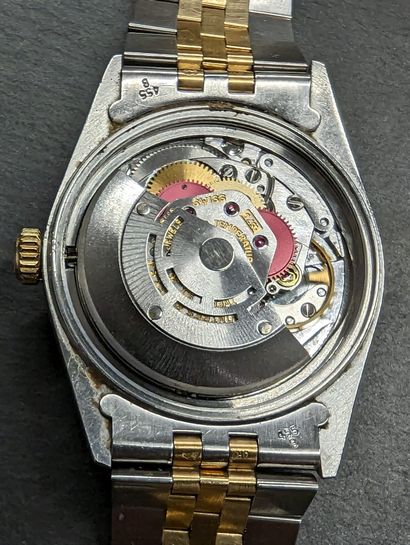 ROLEX Modèle Oyster perpetual datejust.
Chronomètre-bracelet d'homme en or jaune...