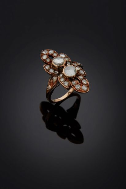 null Gold Indian ring 585 mm, the design set with rose-cut diamonds mounted on pebbles.
TDD...