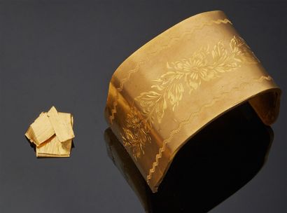 null Project of BRACELET HANDKERCHIEF in GOLD 997 mm, the body rounded and chiseled...