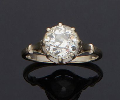 null BAGUE en or gris 750 mm ornée d'un diamant de taille ancienne pesant en­viron...