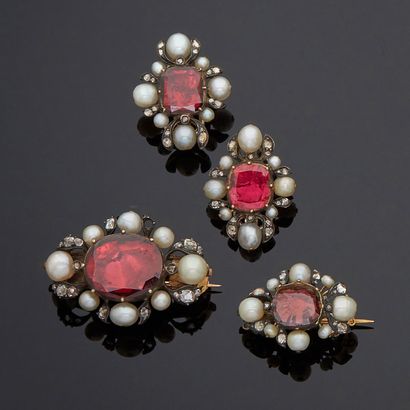 null SET comprising a gold and silver brooch centered on a flat garnet mounted on...