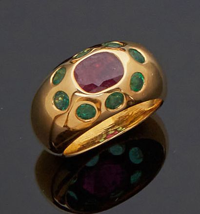 null Yellow gold ring 750 mm decorated with an oval ruby weighing approximately 1.70...