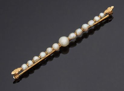 null BROCHURE barrette in gilded metal and baroque pearls.
Length : 9 cm
Gross weight...