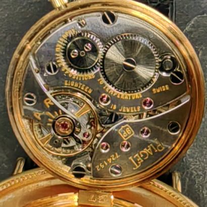 PIAGET Vers 1960 Montre-bracelet d'homme en or 750 mm de deux tons, la boîte à la...