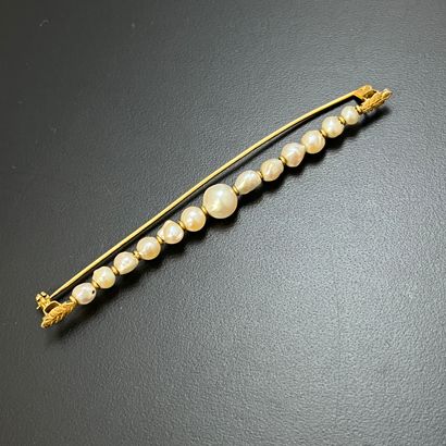 null BROCHE barrette en métal doré et perles baroques.
Long. : 9 cm
Poids brut :...