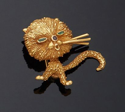 null BROCHE en or jaune 750 mm repré­sentant un lion (manques aux mous­taches), les...