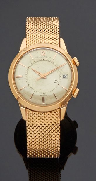 JAEGER-LECOULTRE Vers 1960 Modèle Memovox.
Montre-bracelet d'homme en or jaune 750...