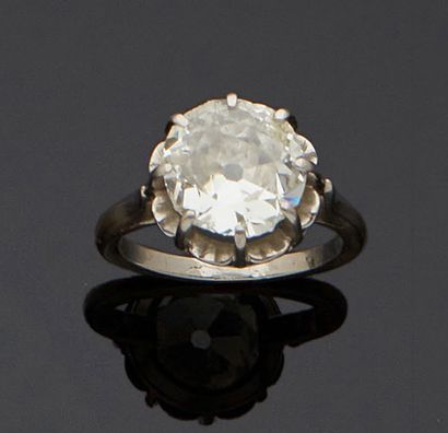 null BAGUE en platine 850 mm ornée d'un diamant de taille ancienne, de forme ronde...