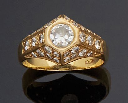 null BAGUE en or jaune 750 mm à motif à l'indienne en forme de toît serti de diamants...