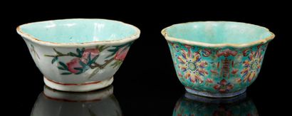 CHINE, époque TONGHZI (1856-1875) Deux coupes en porcelaine et émaux de la famille...