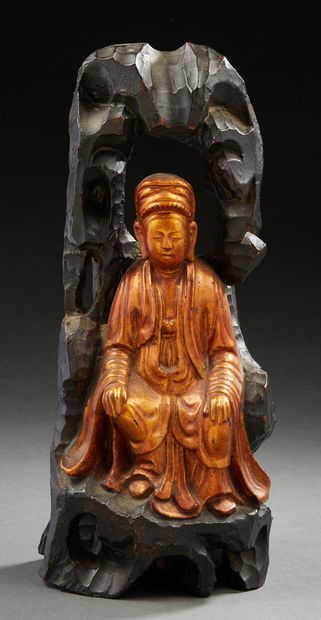 VIETNAM, fin XIXe siècle-début XXe siècle Sujet en bois laqué or représentant bouddha...
