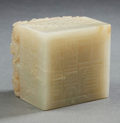CHINE, période RÉPUBLIQUE Important celadon jade quadrangular seal, the handle with...