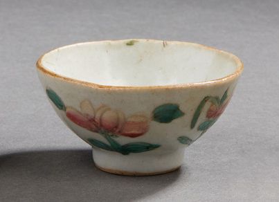 CHINE, fin XIXe siècle Sorbet en porcelaine à décor de nénu­phars
Marque à l'intérieur
Diam....