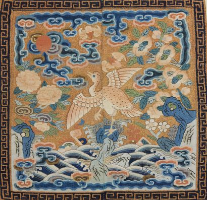 CHINE, début XXe siècle Rang de mandarin buzi en soie et à décor polychrome d'un...