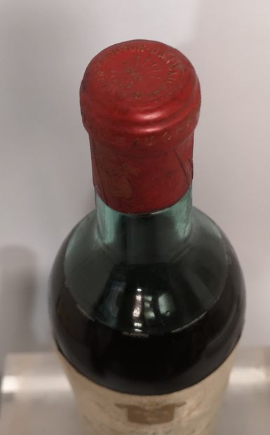 null 1 bouteille Château MOUTON D'ARMAILHAC - 1er GCC Pauillac 1942 

Étiquette légèrement...
