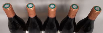 null 5 bouteilles PULIGNY MONTRACHET 1er cru "Folatières" - Henri DARNAT 2006 

Étiquettes...