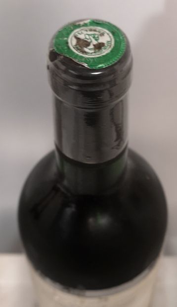 null 1 bouteille Fleur de CLINET - Pomerol 2000 

Étiquette légèrement tachée.