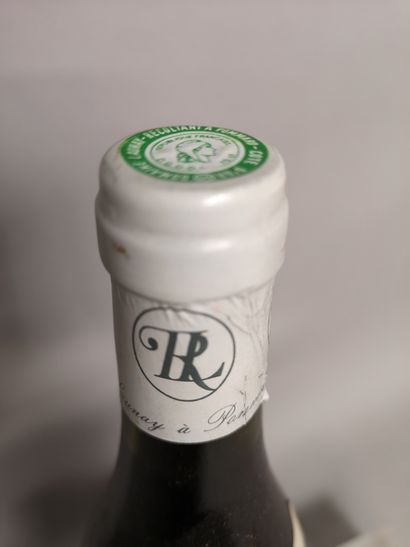 null 1 bottle CHAMBERTIN Grand cru - Raymond LAUNAY 1996 

Label slightly stained...