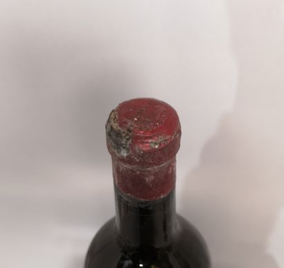 null 1 bouteille Château BEYCHEVELLE - 4e Gcc Saint Julien 1928 

Étiquette tachée...